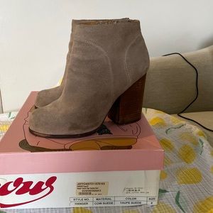 Jeffrey Campbell Hanger booties size 8